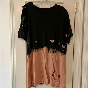 Cedar wood State Distressed Black and Coral Tee Size XL